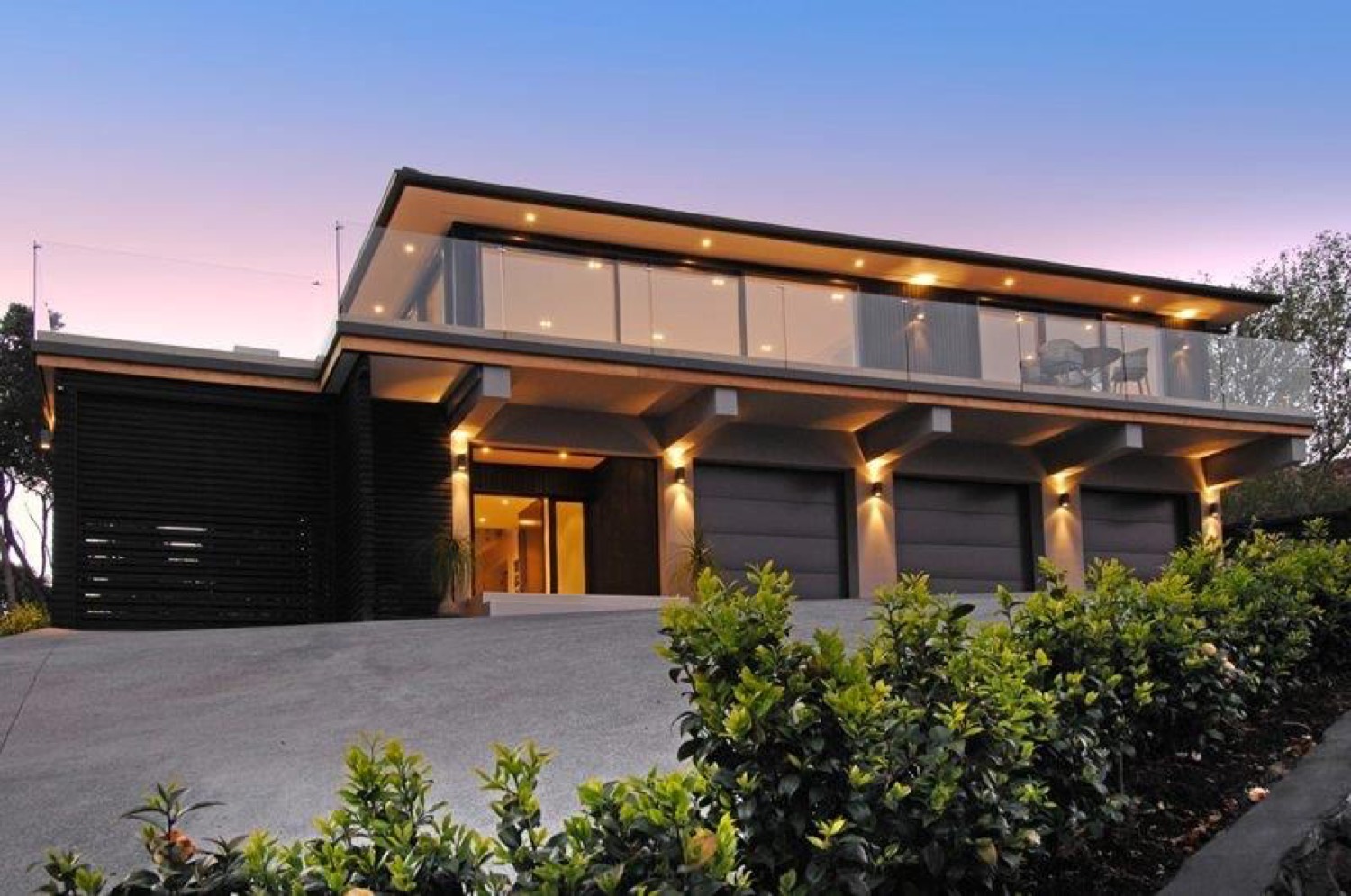 Glass balustrade with panoramic outlook in Tauranga